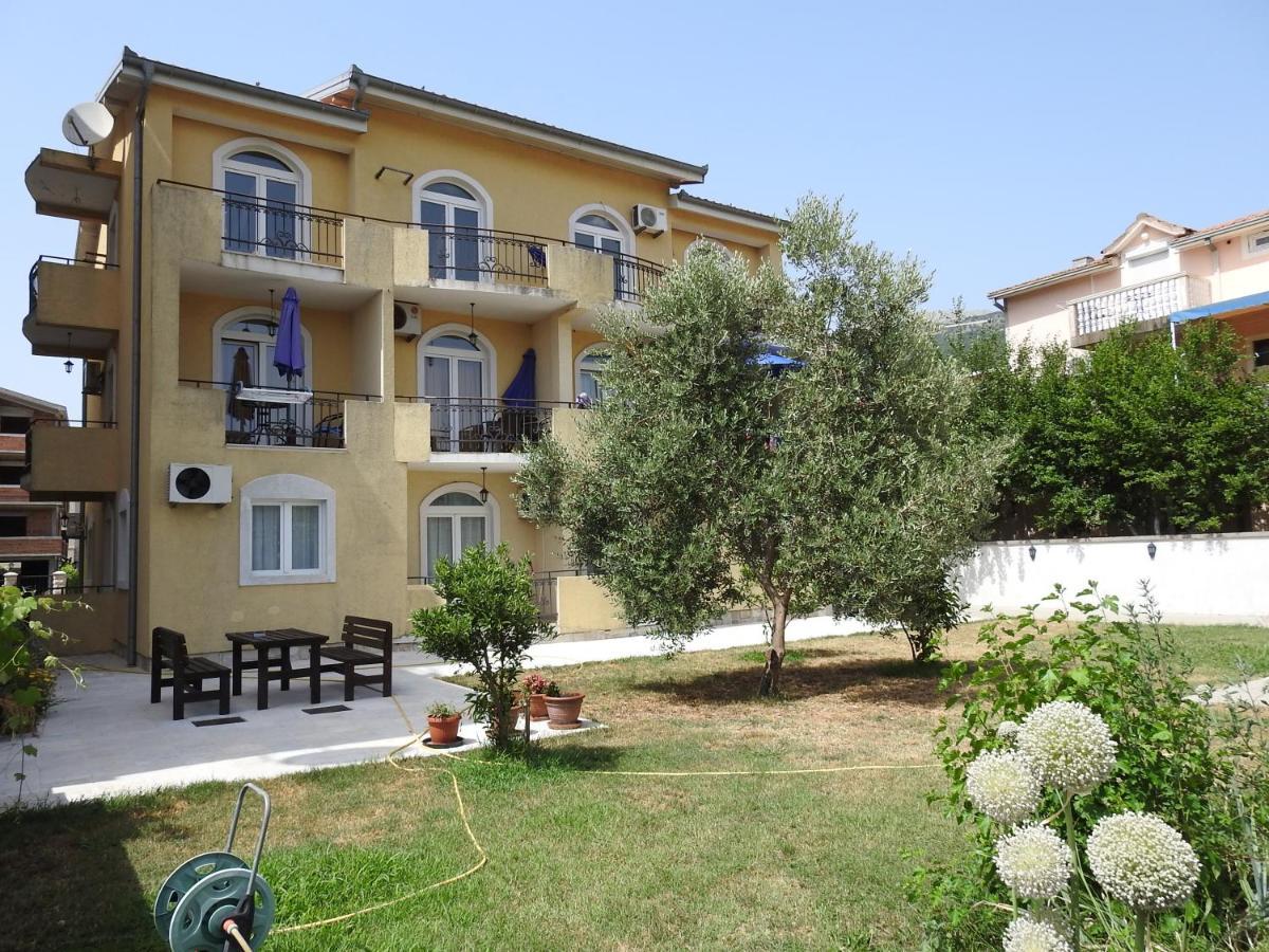 Luna Apartments Budva Eksteriør billede