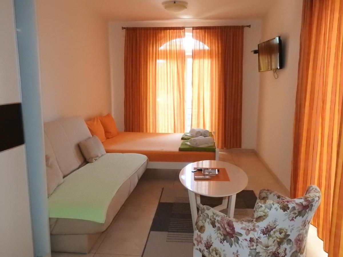 Luna Apartments Budva Eksteriør billede